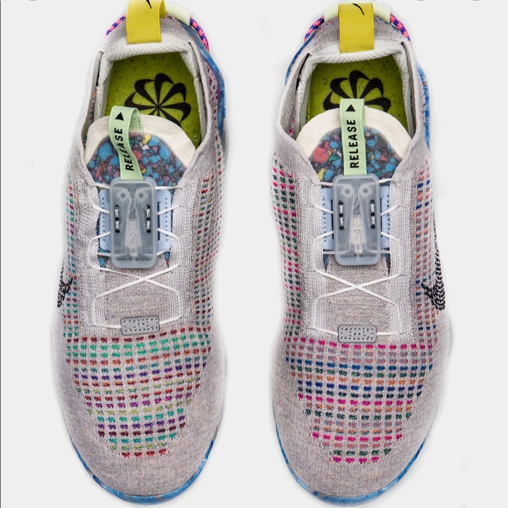 Nike Air VaporMax Flyknit GS Multi-Color size 6.5Y